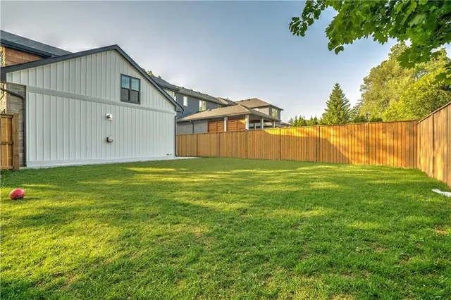 Additional property image - 939 TEAL Dr