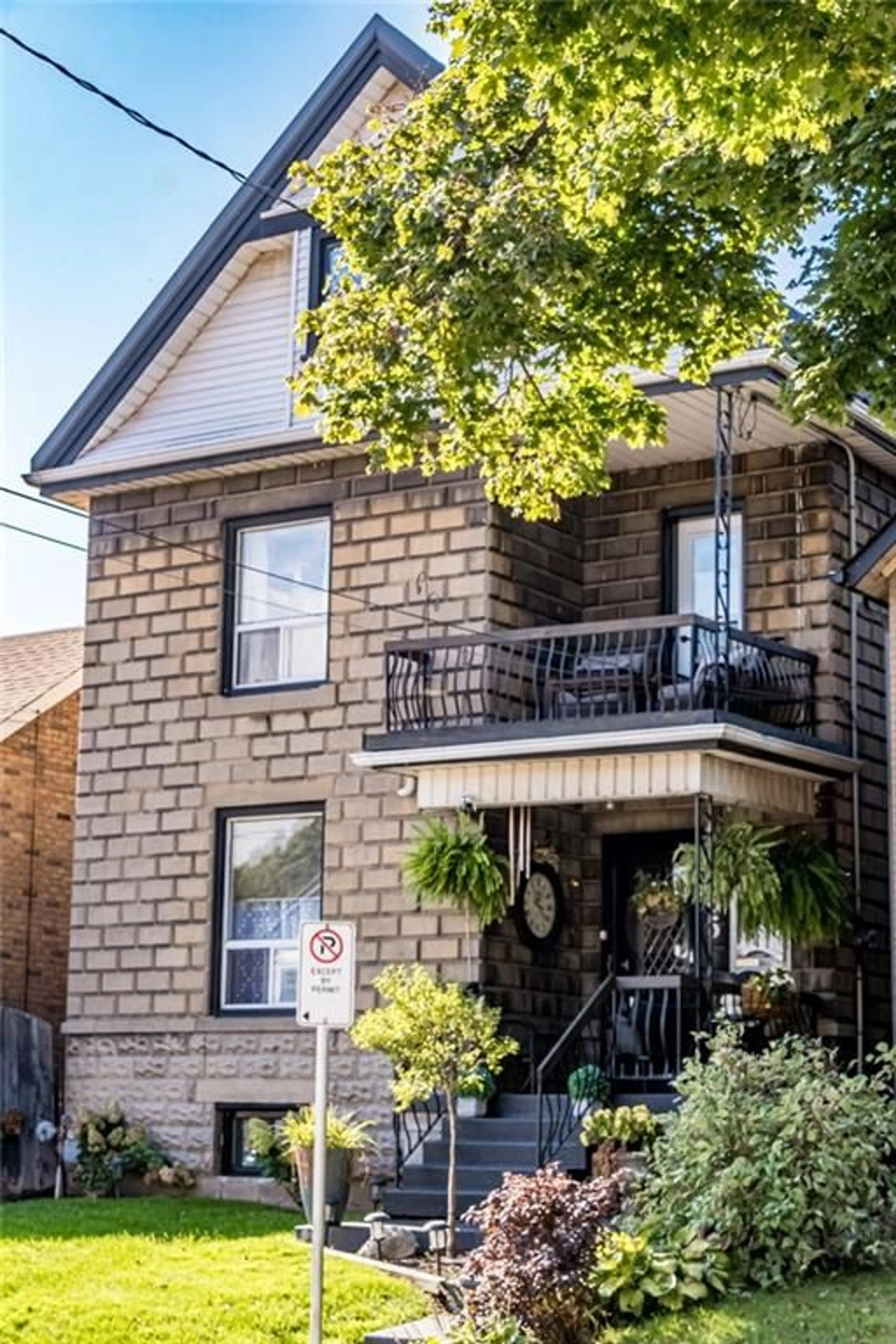 Home with brick exterior material for 485 CATHARINE St, Hamilton Ontario L8L 4V1