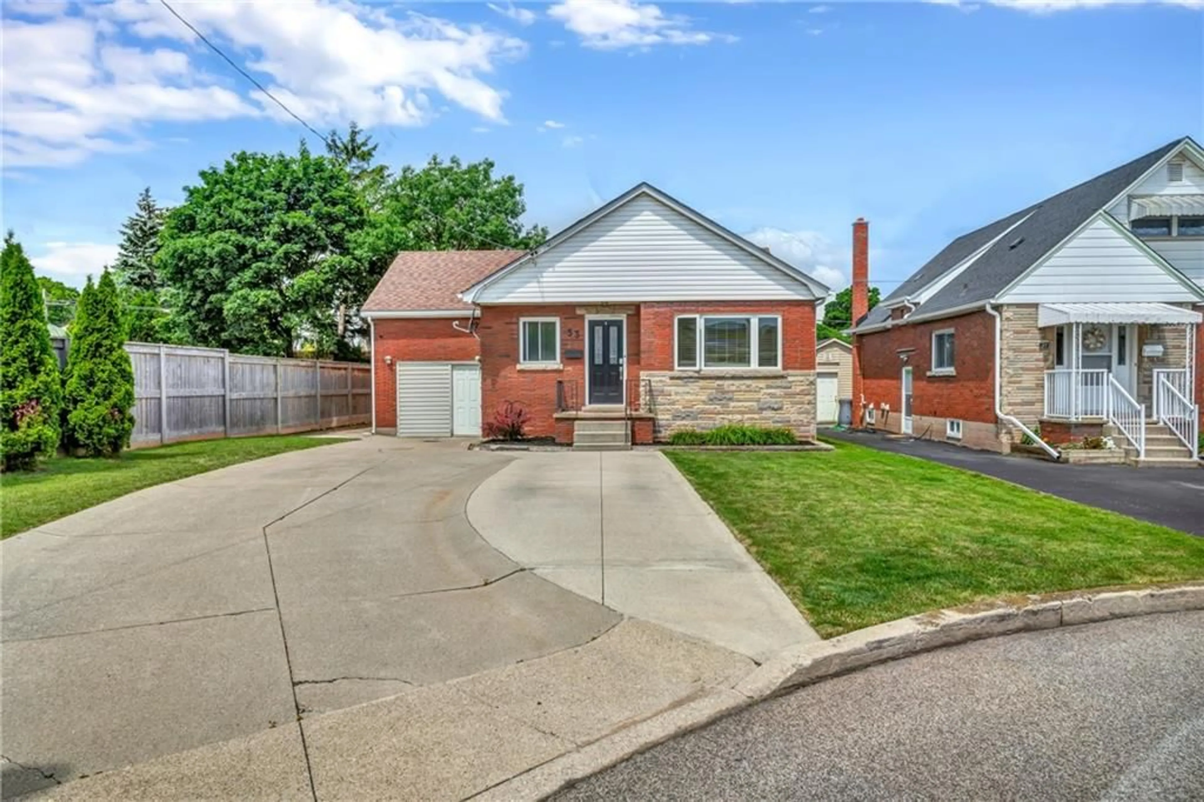 Frontside or backside of a home, the street view for 53 PALING Crt, Hamilton Ontario L8H 5J3