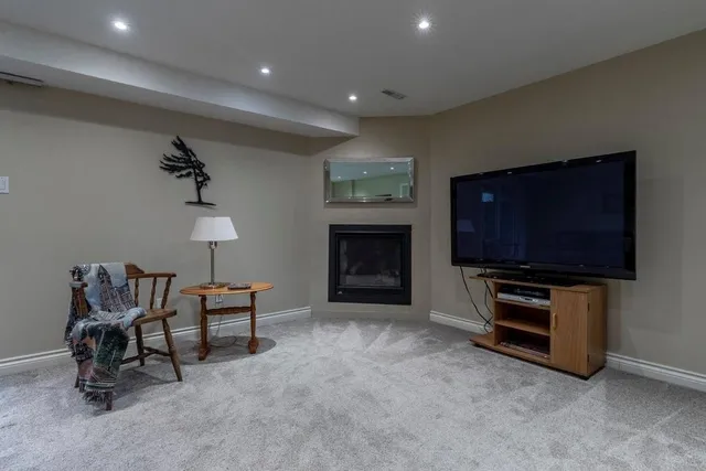 Additional property image - 30 OSLER Dr Unit 6