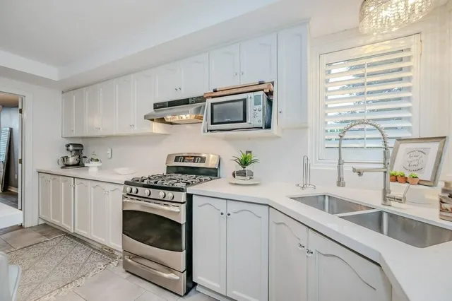 Additional property image - 260 CHESLEY St