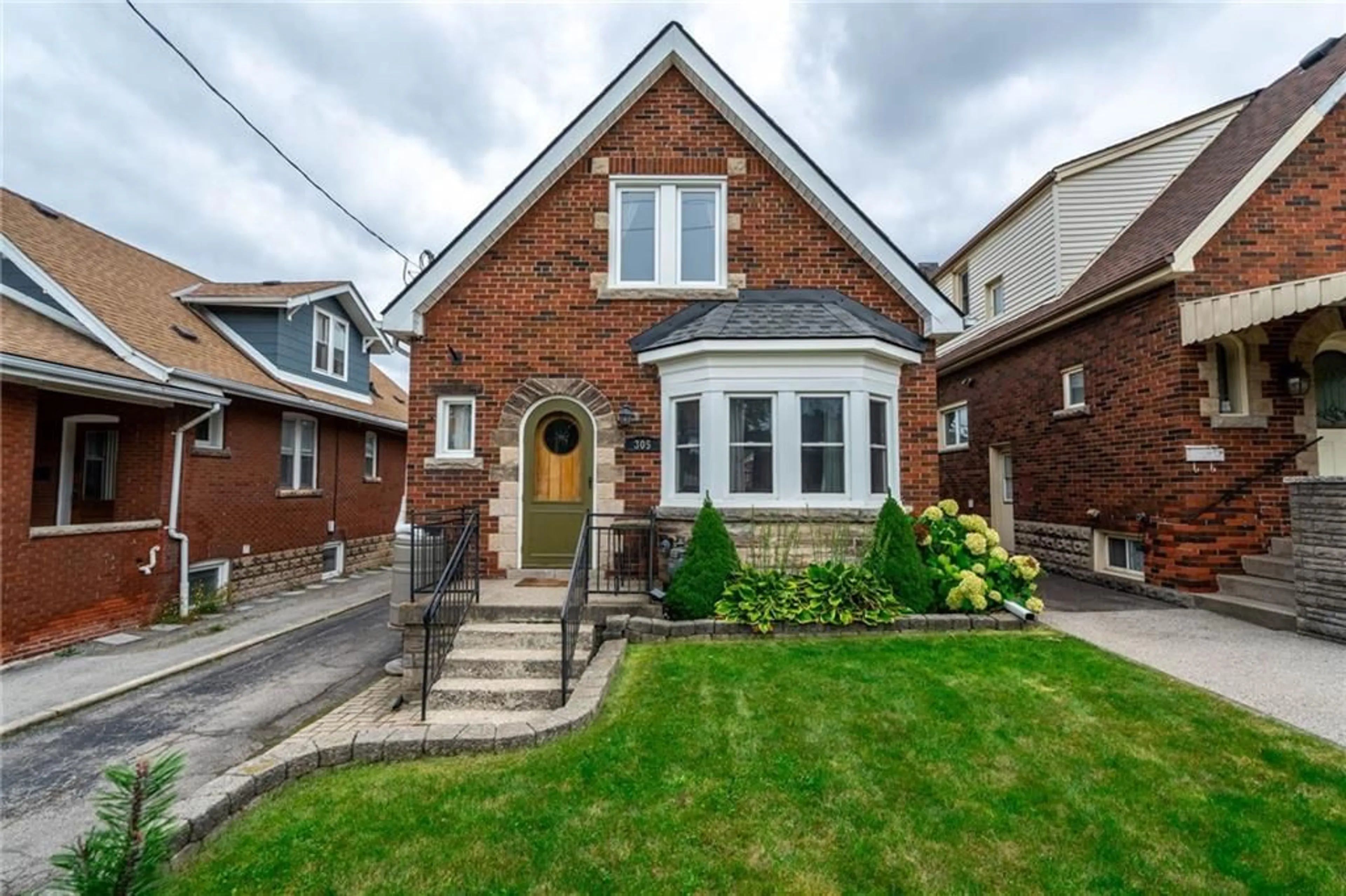 Home with brick exterior material for 305 WEXFORD Ave, Hamilton Ontario L8K 2P4