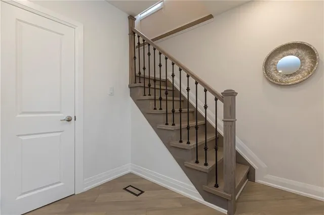 Additional property image - 564 ABERDEEN Ave