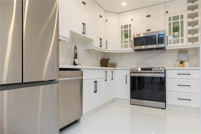 Additional property image - 564 ABERDEEN Ave