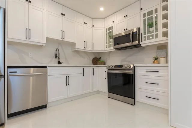 Additional property image - 564 ABERDEEN Ave