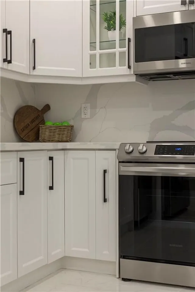 Additional property image - 564 ABERDEEN Ave