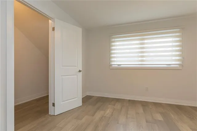 Additional property image - 564 ABERDEEN Ave