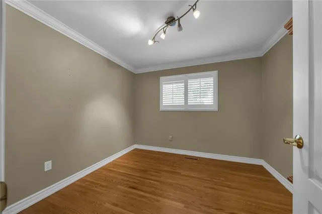 Additional property image - 16 LAWRENCE Ave