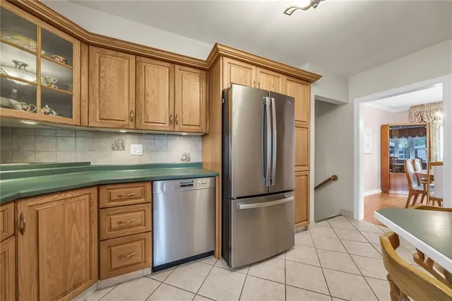Additional property image - 16 LAWRENCE Ave