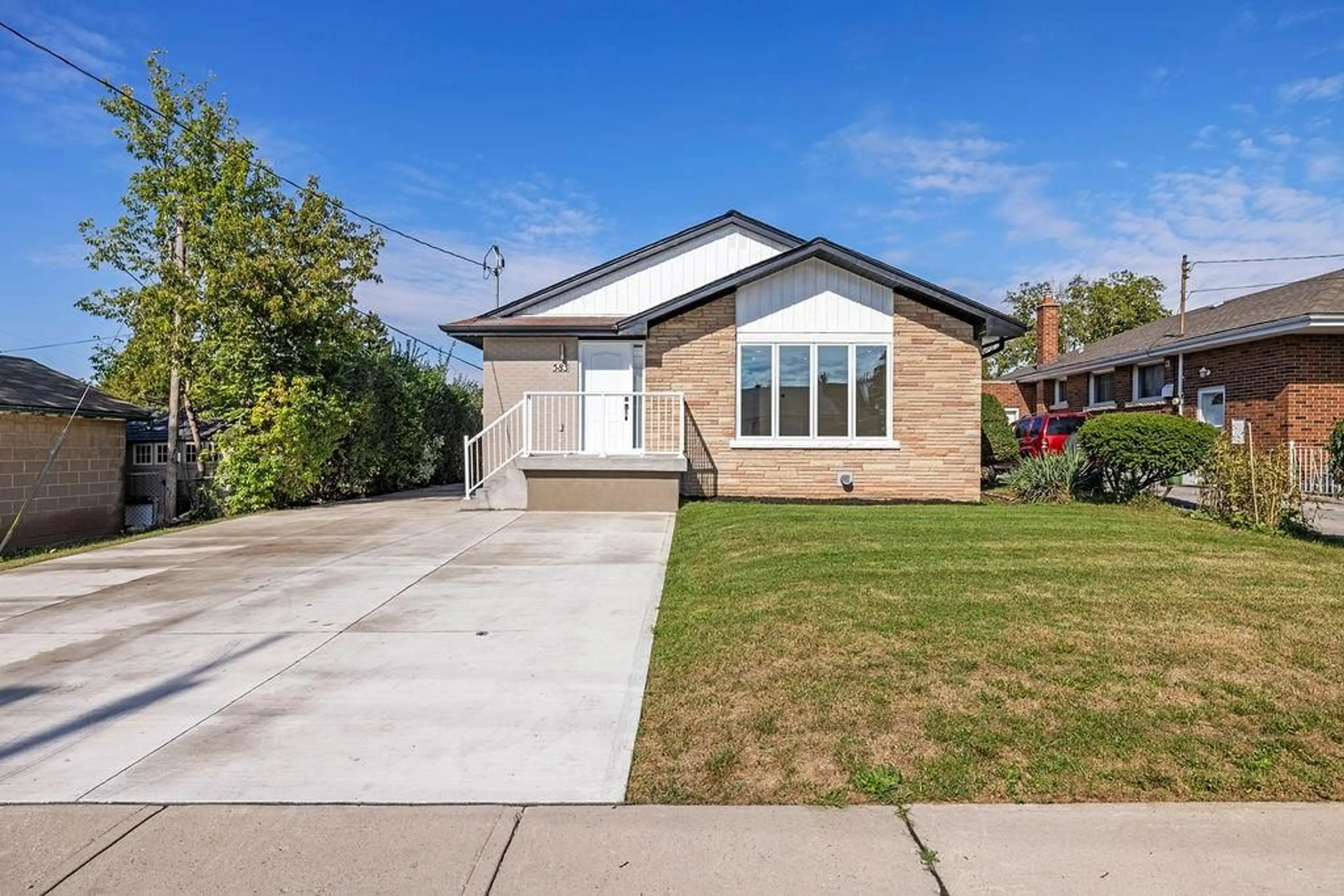 Frontside or backside of a home for 583 BRITANNIA Ave, Hamilton Ontario L8H 2A3