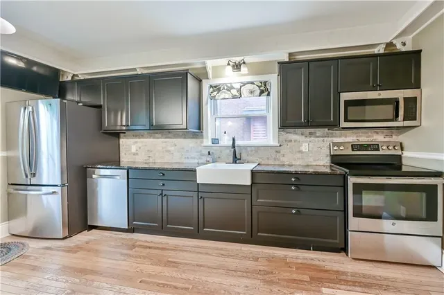 Additional property image - 2114 CAROLINE St