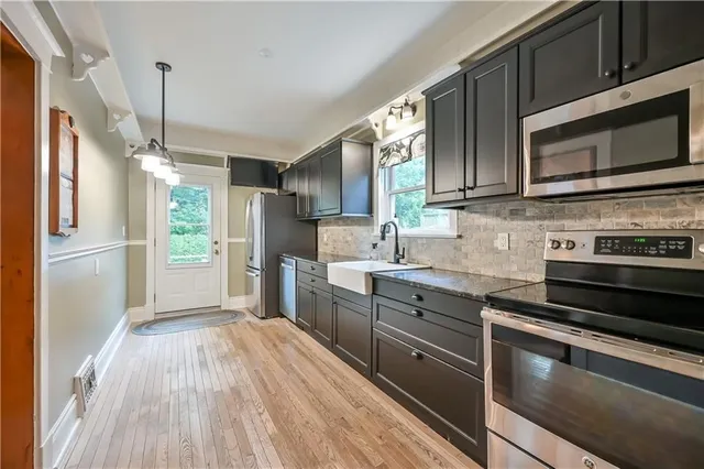 Additional property image - 2114 CAROLINE St