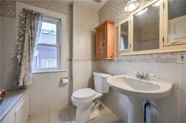 Additional property image - 2114 CAROLINE St