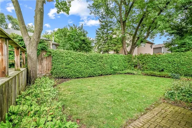 Additional property image - 2114 CAROLINE St