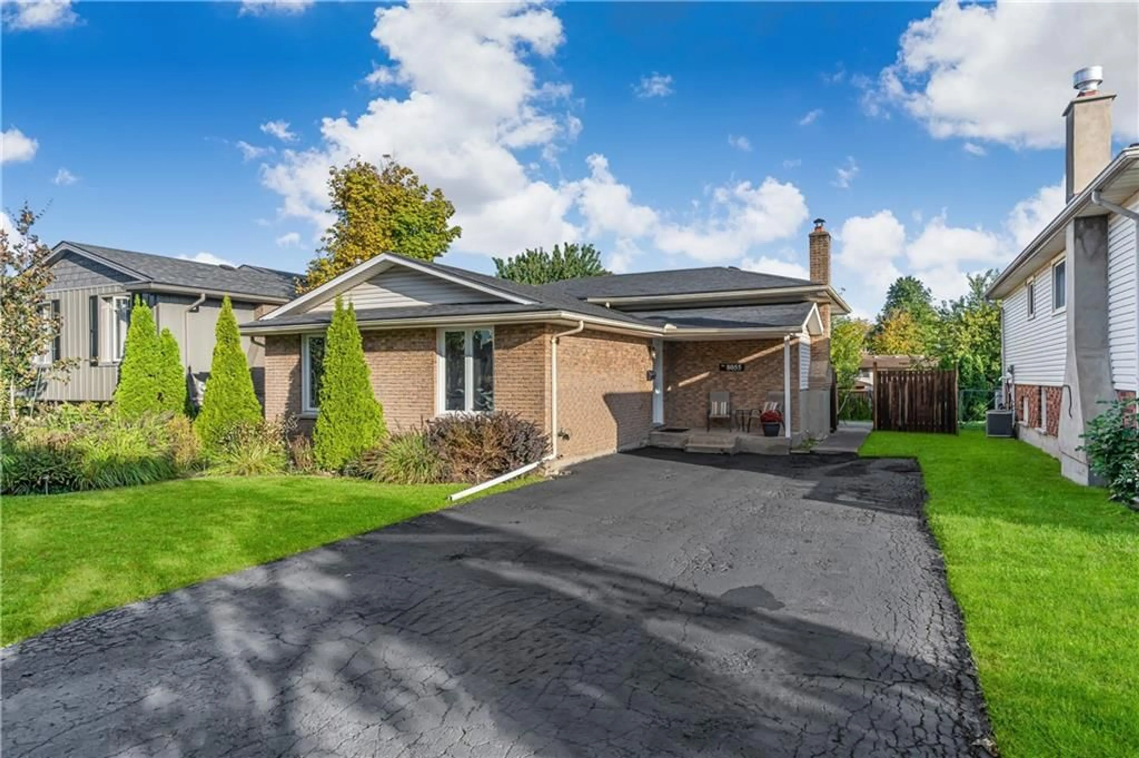 Frontside or backside of a home for 8055 THORTON St, Niagara Falls Ontario L2H 2C2