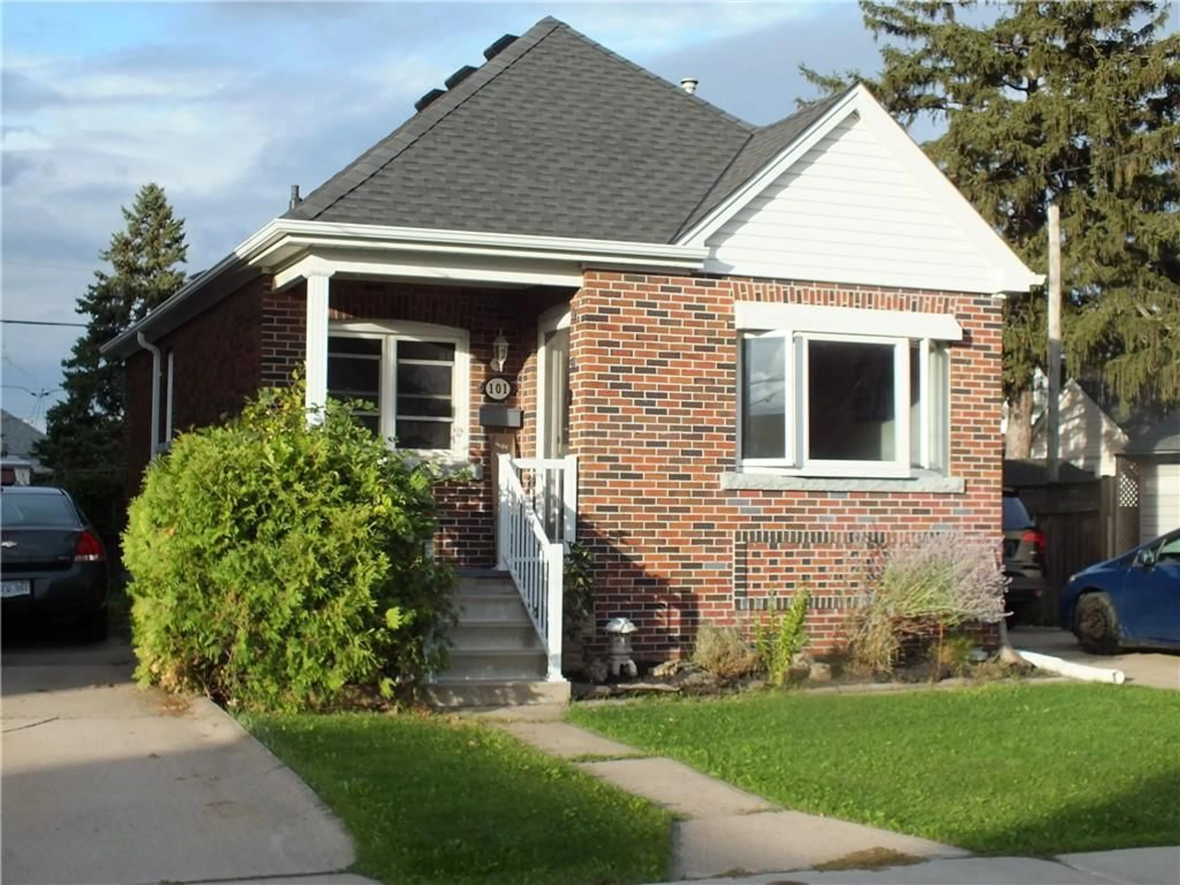 Home with brick exterior material for 101 ALBANY Ave, Hamilton Ontario L8H 2H4