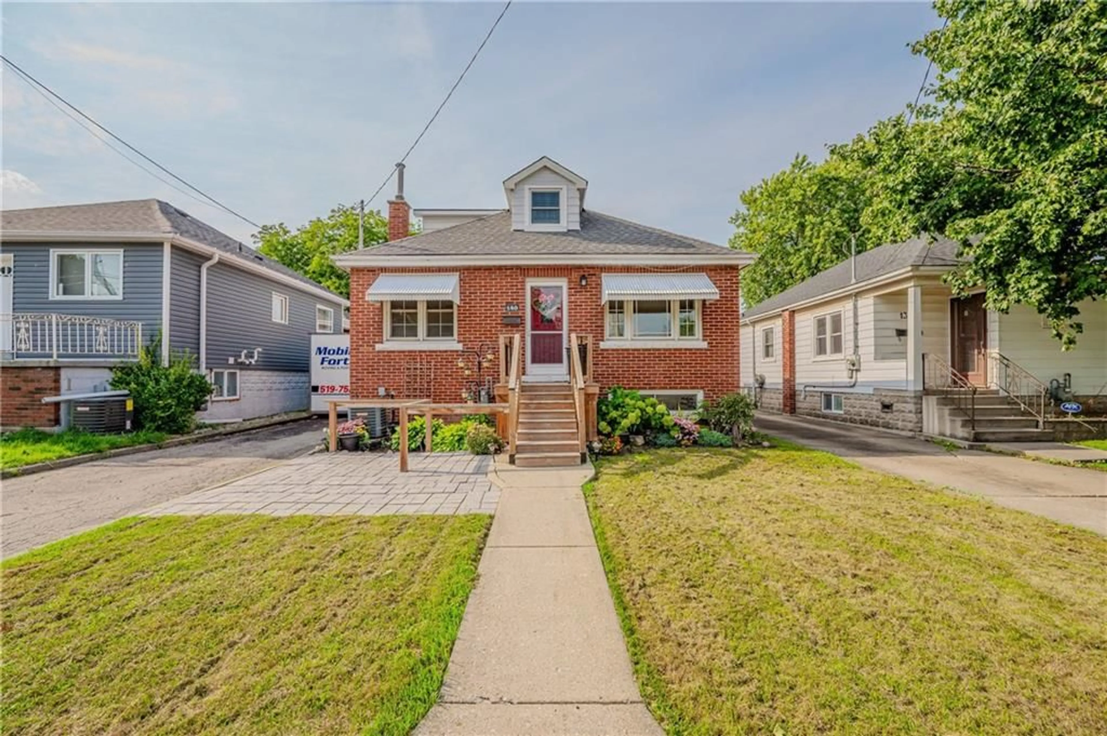 Frontside or backside of a home for 140 CRAIGROYSTON Rd, Hamilton Ontario L8K 3K1