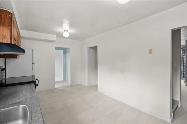 Additional property image - 2384 MARYVALE Crt