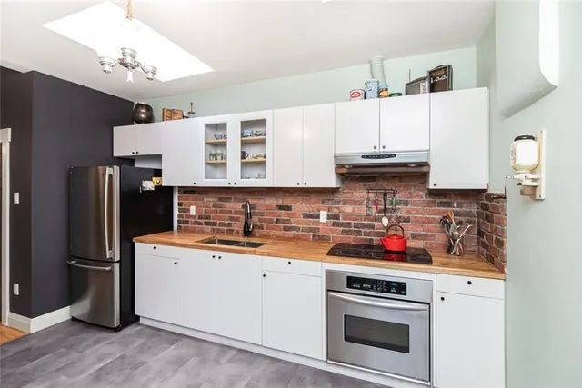 Additional property image - 205 WENTWORTH St