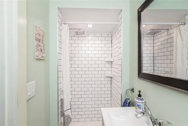 Additional property image - 205 WENTWORTH St