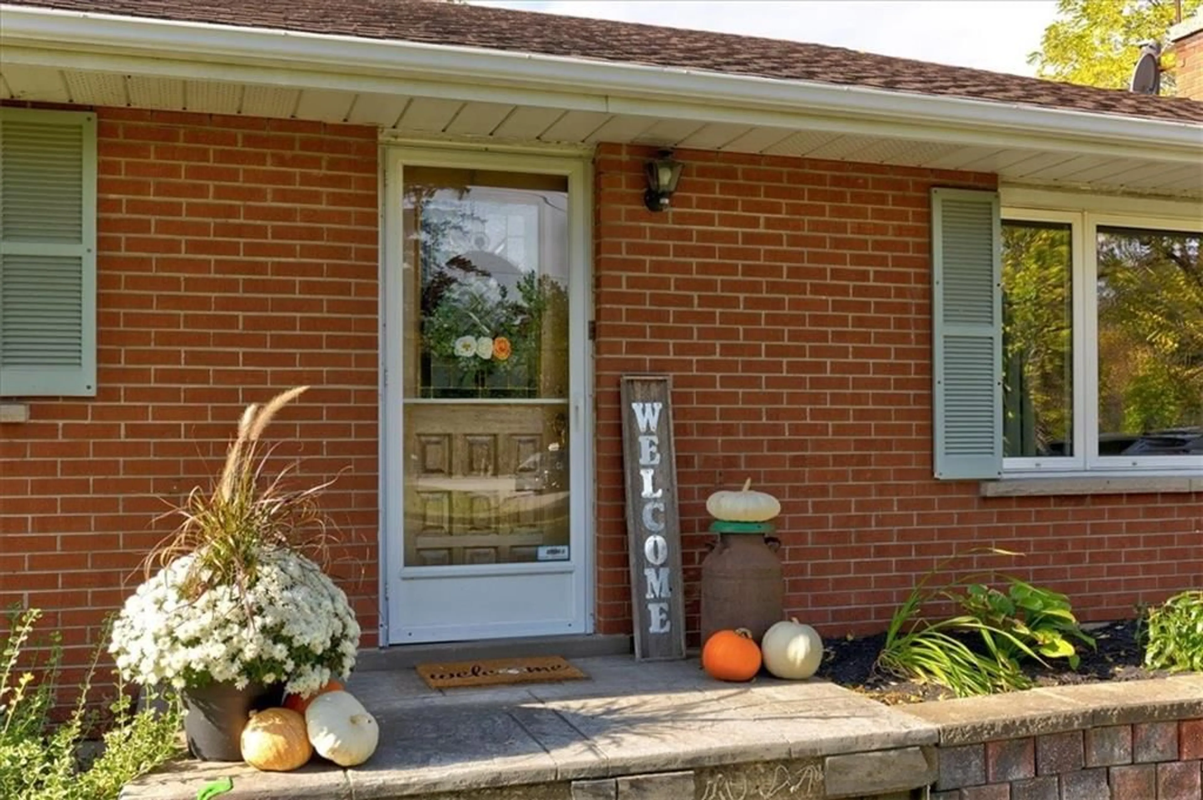 Home with brick exterior material for 11720 GUELPH Line, Milton Ontario L0P 1B0