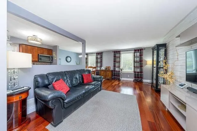 Additional property image - 1523 RUSHOLME Cres