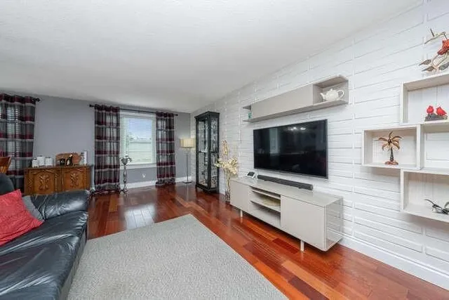 Additional property image - 1523 RUSHOLME Cres