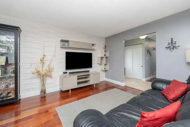 Additional property image - 1523 RUSHOLME Cres