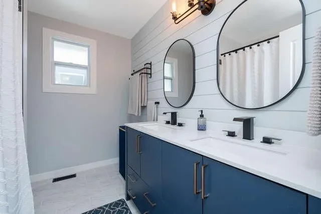 Additional property image - 1523 RUSHOLME Cres