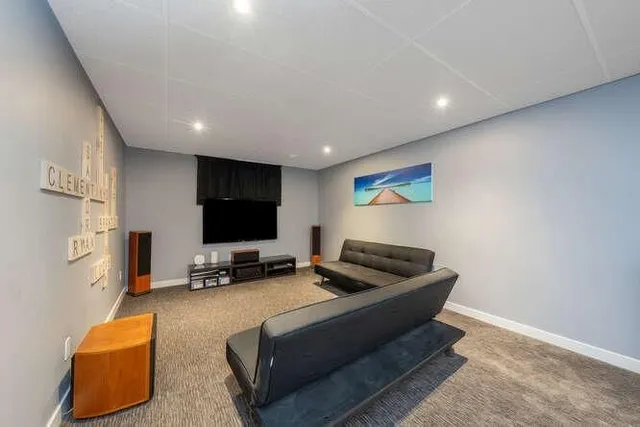 Additional property image - 1523 RUSHOLME Cres