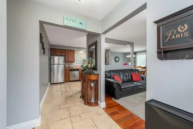 Additional property image - 1523 RUSHOLME Cres