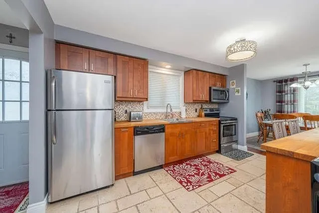 Additional property image - 1523 RUSHOLME Cres