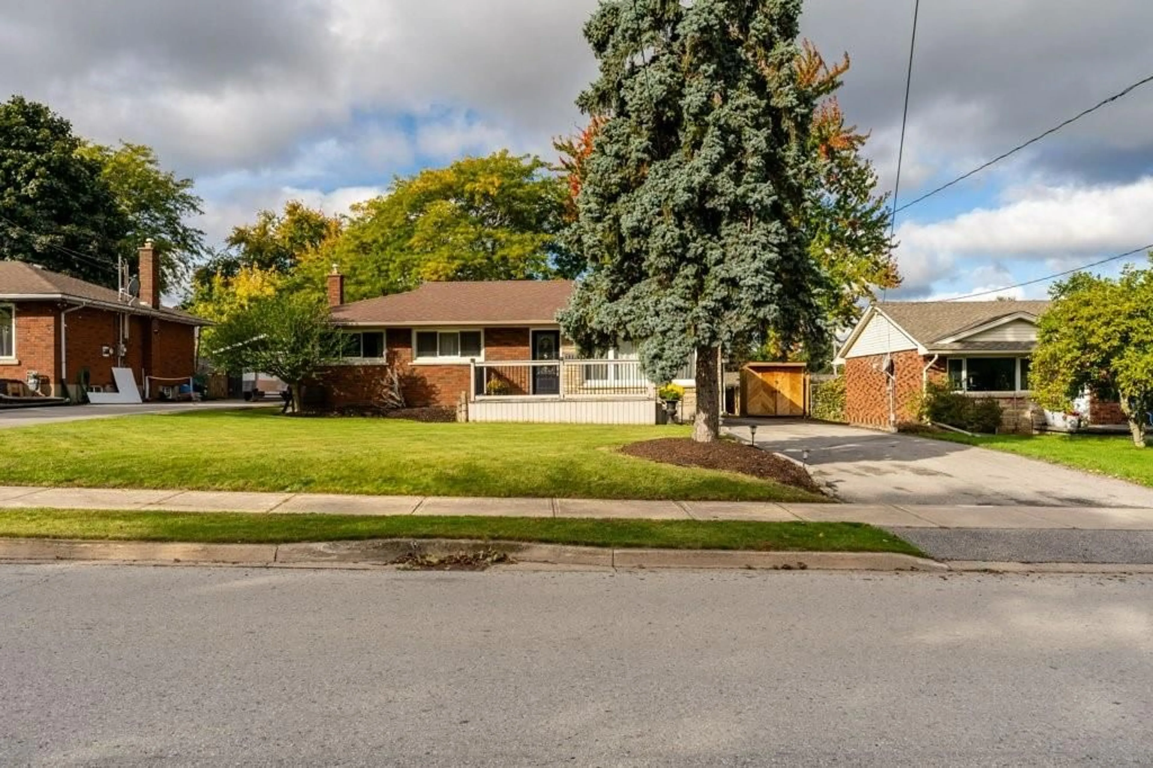 Frontside or backside of a home, the street view for 4082 HIXON St, Beamsville Ontario L3J 0L2