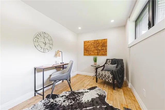 Additional property image - 829 FOREST GLEN Ave