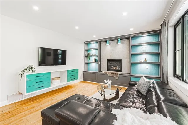 Additional property image - 829 FOREST GLEN Ave