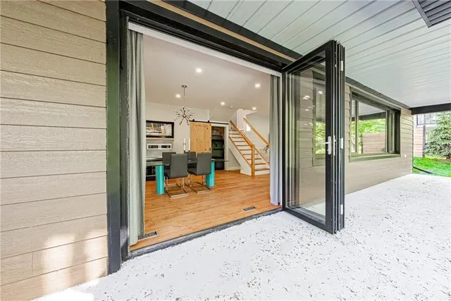 Additional property image - 829 FOREST GLEN Ave