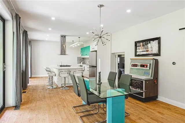 Additional property image - 829 FOREST GLEN Ave