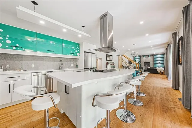 Additional property image - 829 FOREST GLEN Ave