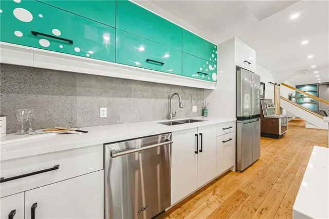 Additional property image - 829 FOREST GLEN Ave