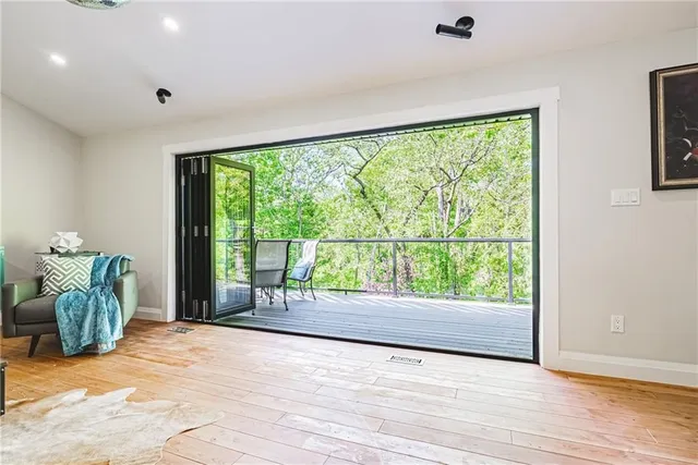 Additional property image - 829 FOREST GLEN Ave