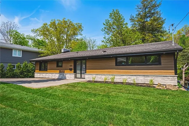 Additional property image - 829 FOREST GLEN Ave