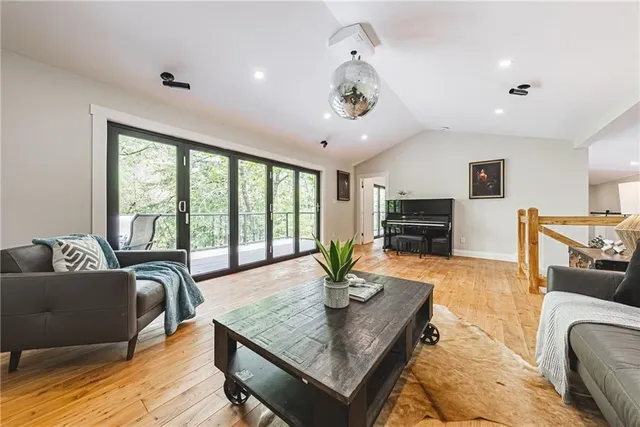 Additional property image - 829 FOREST GLEN Ave