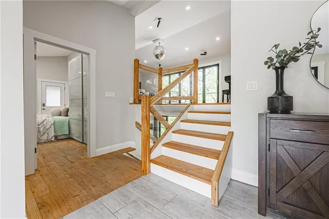 Additional property image - 829 FOREST GLEN Ave