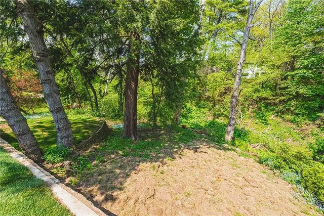 Additional property image - 829 FOREST GLEN Ave