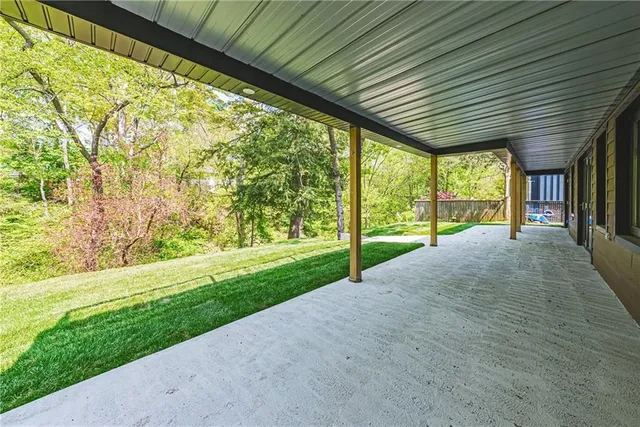Additional property image - 829 FOREST GLEN Ave