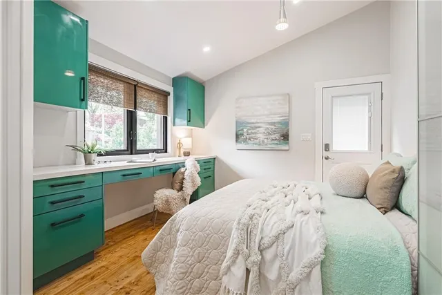Additional property image - 829 FOREST GLEN Ave