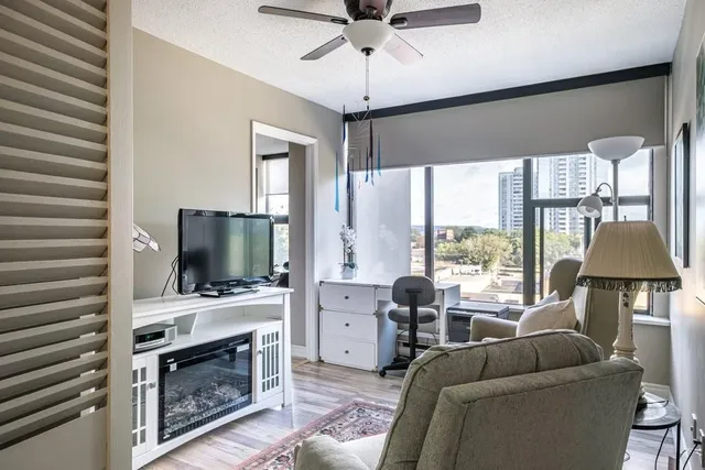 Additional property image - 75 QUEEN St Unit 507