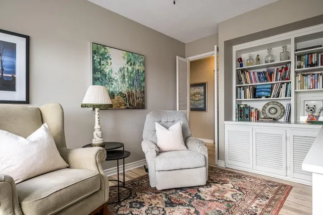 Additional property image - 75 QUEEN St Unit 507