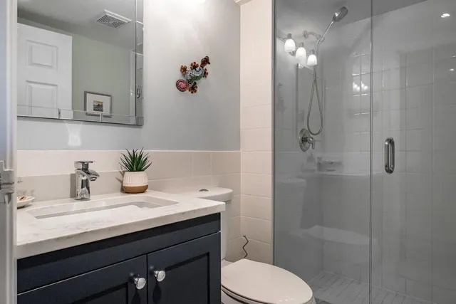 Additional property image - 75 QUEEN St Unit 507