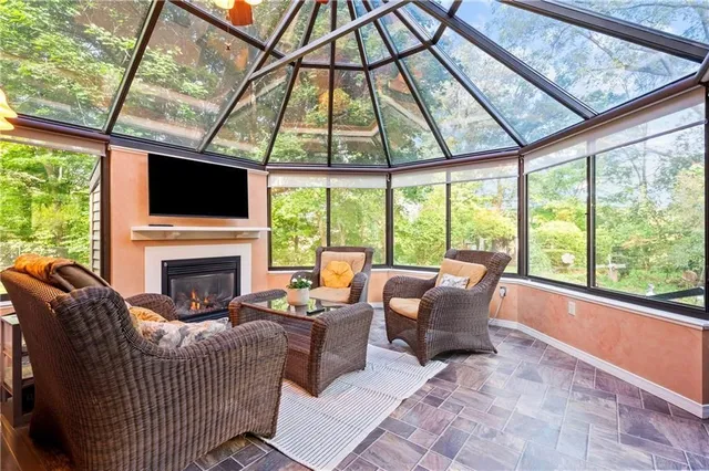 Additional property image - 38 OSLER Dr